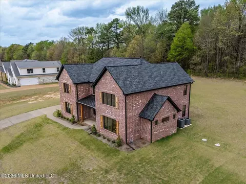 Exterior - 1474 Tributary Dr, Hernando, MS 38632 photo 3 of 10