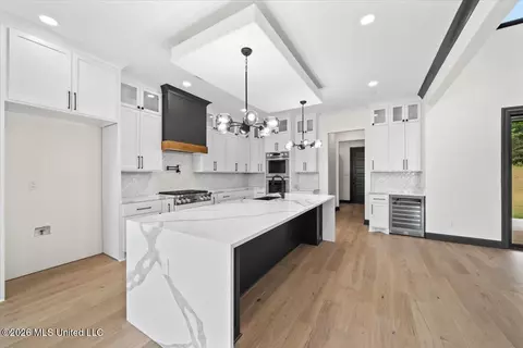Kitchen - 1474 Tributary Dr, Hernando, MS 38632 photo 2 of 4