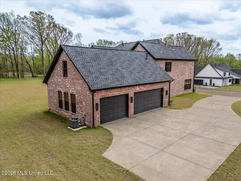Exterior - 1474 Tributary Dr, Hernando, MS 38632 photo 5 of 10