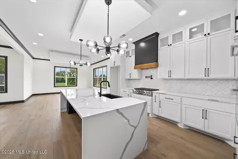 Kitchen - 1474 Tributary Dr, Hernando, MS 38632 photo 4 of 4