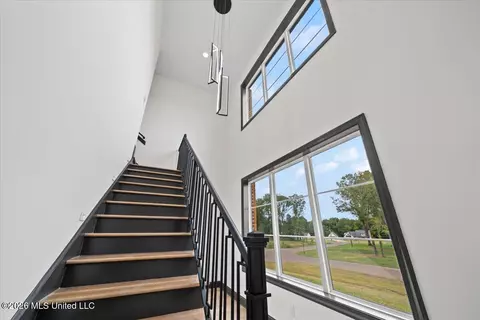 Entry Way - 1474 Tributary Dr, Hernando, MS 38632 photo 2 of 5