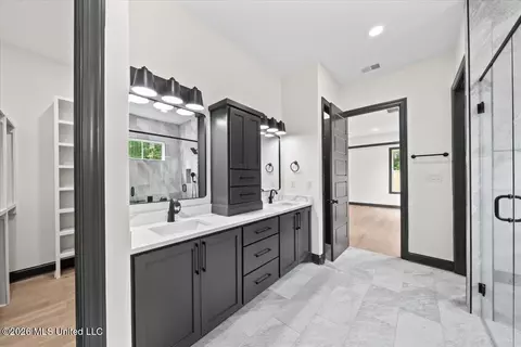 Bath - 1474 Tributary Dr, Hernando, MS 38632 photo 4 of 6
