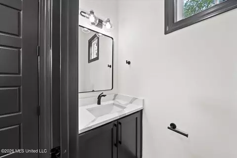 Bath - 1474 Tributary Dr, Hernando, MS 38632 photo 1 of 6