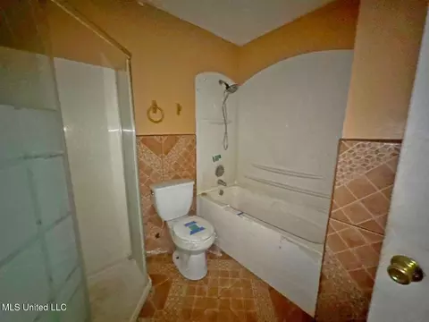 Bath - 210 Lea Cir, Jackson, MS 39204 photo 1 of 2