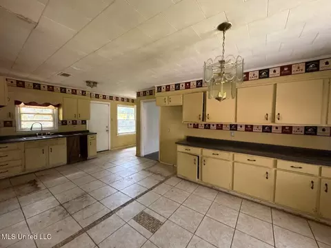 Kitchen - 210 Lea Cir, Jackson, MS 39204 photo 2 of 2