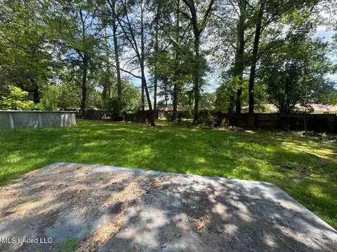 Exterior - 210 Lea Cir, Jackson, MS 39204 photo 4 of 4