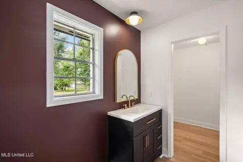 Bath - 19 Nelson Cir, Jackson, MS 39212 photo 1 of 5