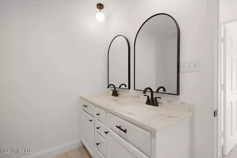 Bath - 19 Nelson Cir, Jackson, MS 39212 photo 3 of 5