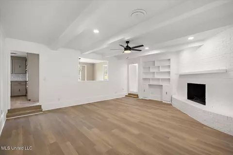 Living - 19 Nelson Cir, Jackson, MS 39212 photo 2 of 8