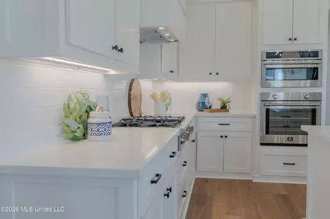 Kitchen - 918 Bald Eagle Dr, Brandon, MS 39047 photo 12 of 12