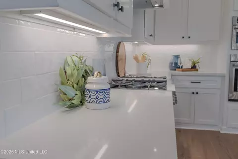 Kitchen - 918 Bald Eagle Dr, Brandon, MS 39047 photo 11 of 12