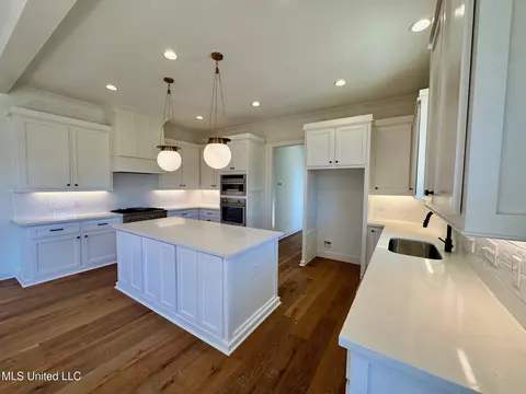 Kitchen - 918 Bald Eagle Dr, Brandon, MS 39047 photo 3 of 7