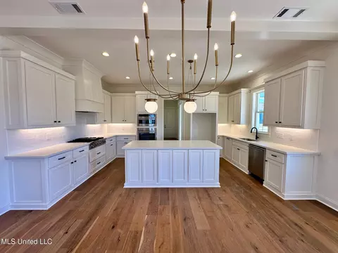 Kitchen - 918 Bald Eagle Dr, Brandon, MS 39047 photo 2 of 7