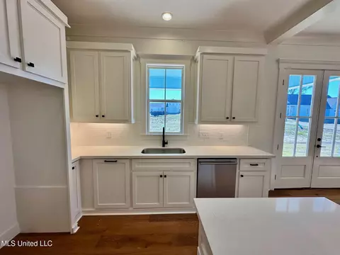 Kitchen - 918 Bald Eagle Dr, Brandon, MS 39047 photo 7 of 7