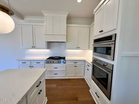 Kitchen - 918 Bald Eagle Dr, Brandon, MS 39047 photo 6 of 7