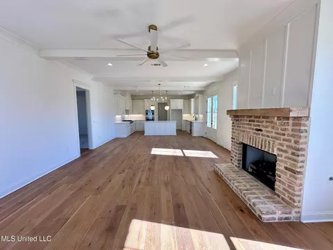 Living - 918 Bald Eagle Dr, Brandon, MS 39047 photo 1 of 1