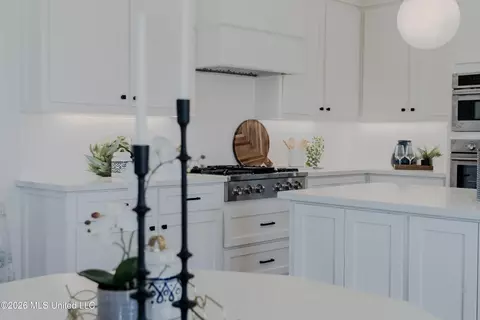 Kitchen - 918 Bald Eagle Dr, Brandon, MS 39047 photo 8 of 12