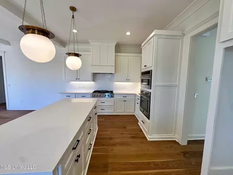 Kitchen - 918 Bald Eagle Dr, Brandon, MS 39047 photo 5 of 7