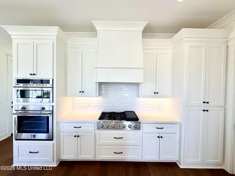 Kitchen - 910 Bald Eagle Dr, Brandon, MS 39047 photo 3 of 4