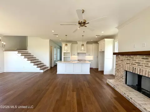 Living - 910 Bald Eagle Dr, Brandon, MS 39047 photo 1 of 4