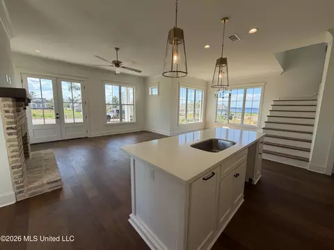 Living - 910 Bald Eagle Dr, Brandon, MS 39047 photo 3 of 4
