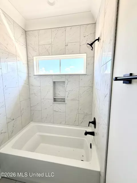 Bath - 910 Bald Eagle Dr, Brandon, MS 39047 photo 8 of 8