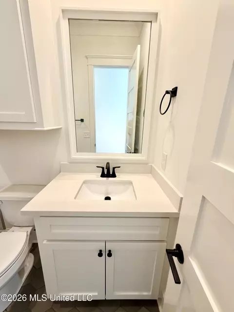 Bath - 910 Bald Eagle Dr, Brandon, MS 39047 photo 1 of 8