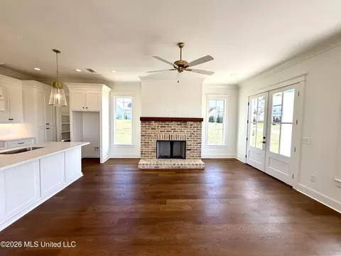 Living - 910 Bald Eagle Dr, Brandon, MS 39047 photo 2 of 4