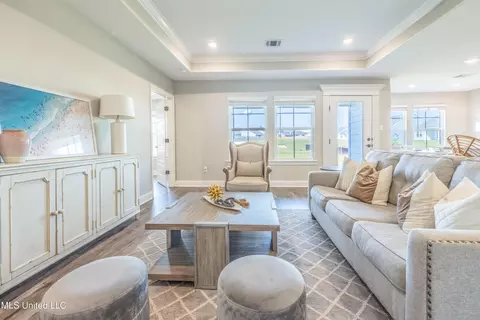 9724 W Oaklawn Rd, Biloxi, MS 39532