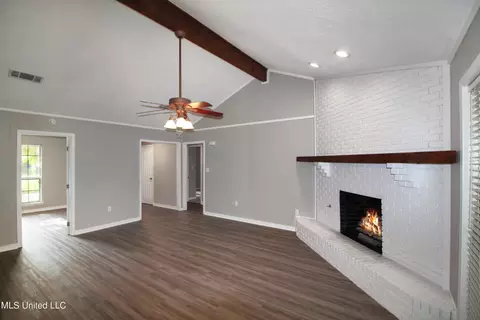 Living - 135 Ridge Cv, Brandon, MS 39042 photo 3 of 3