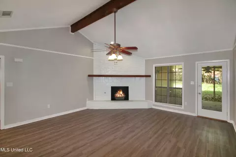 Living - 135 Ridge Cv, Brandon, MS 39042 photo 1 of 3