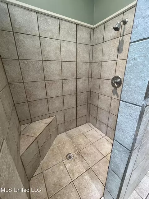 Bath - 500 Charles St, Brookhaven, MS 39601 photo 3 of 6