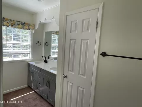Bath - 500 Charles St, Brookhaven, MS 39601 photo 5 of 6