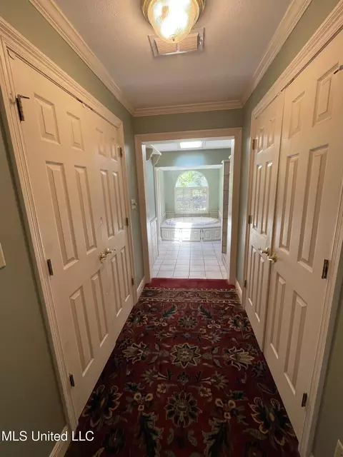 Entry Way - 500 Charles St, Brookhaven, MS 39601 photo 3 of 4