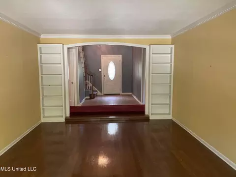 Living - 500 Charles St, Brookhaven, MS 39601 photo 4 of 4