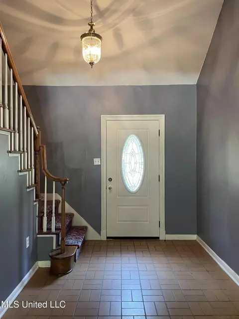 Entry Way - 500 Charles St, Brookhaven, MS 39601 photo 1 of 4