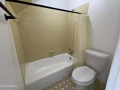 Bath - 500 Charles St, Brookhaven, MS 39601 photo 6 of 6