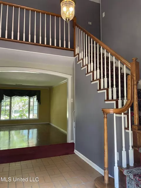 Entry Way - 500 Charles St, Brookhaven, MS 39601 photo 2 of 4