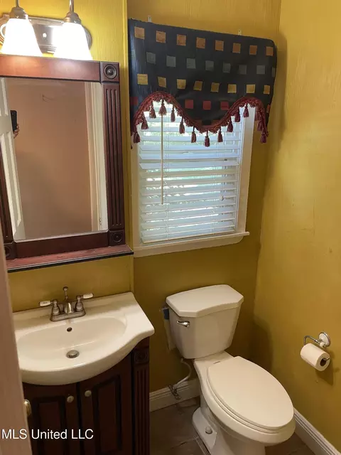 Bath - 500 Charles St, Brookhaven, MS 39601 photo 4 of 6