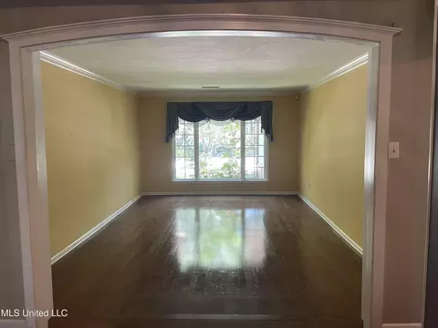 Living - 500 Charles St, Brookhaven, MS 39601 photo 3 of 4