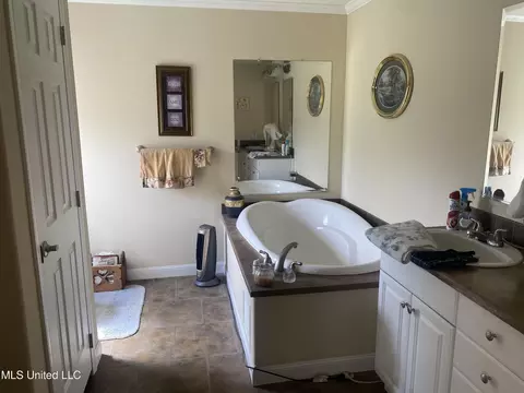 1008 Beatty Rd, Enid, MS 38927 photo 13