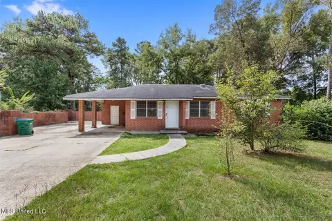 1104 Fairview Dr, Waynesboro, MS 39367