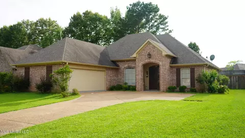 118 Oak Meadows Dr, Clinton, MS 39056