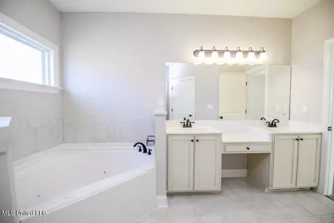 Bath - 4689 E Dublin, Olive Branch, MS 38654 photo 2 of 7