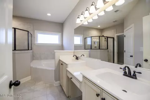 Bath - 4689 E Dublin, Olive Branch, MS 38654 photo 1 of 7