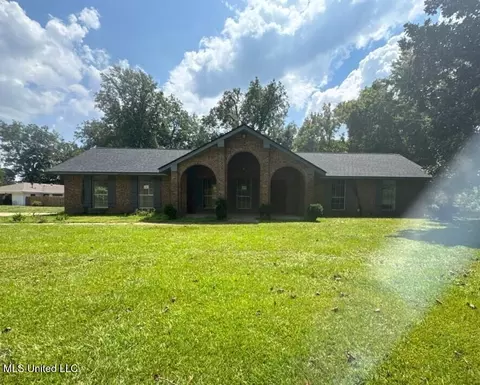 100 W Pecan Tree Ln, Vicksburg, MS 39183