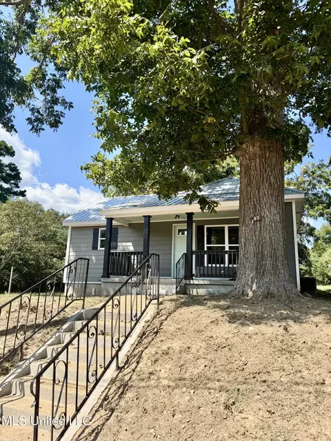 182 Jarrott St, Holly Springs, MS 38635