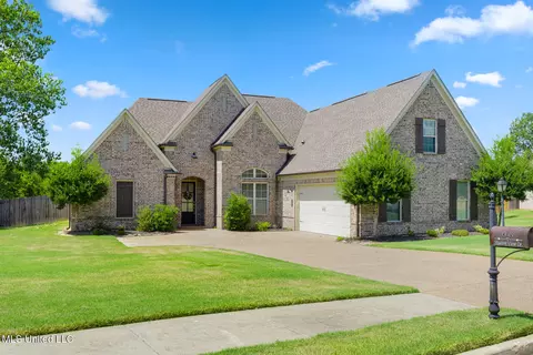 Exterior - 608 Shadow View Dr, Hernando, MS 38632 photo 3 of 5