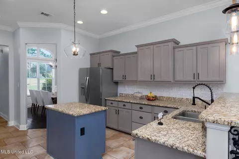 Kitchen - 608 Shadow View Dr, Hernando, MS 38632 photo 4 of 4