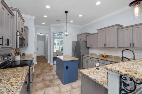 Kitchen - 608 Shadow View Dr, Hernando, MS 38632 photo 3 of 4